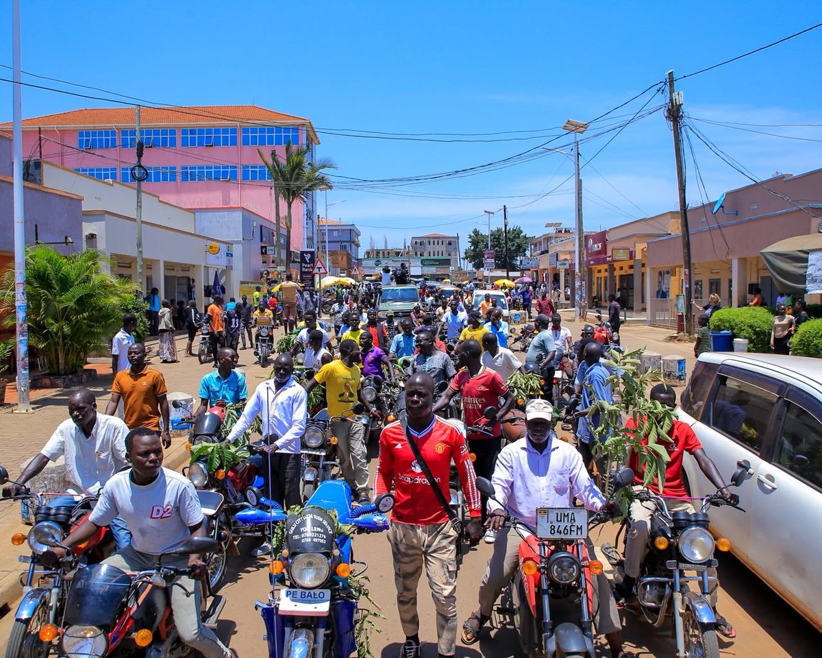 BavuleOfficial's tweet photo. Lt. Gen. (Rtd.) Charles Otema Awany was accorded a warm reception in Gulu City today, following his formal retirement from the Uganda People's Defence Forces last week. 

📸 @MollanJoyce https://t.co/2KycIHf7wc