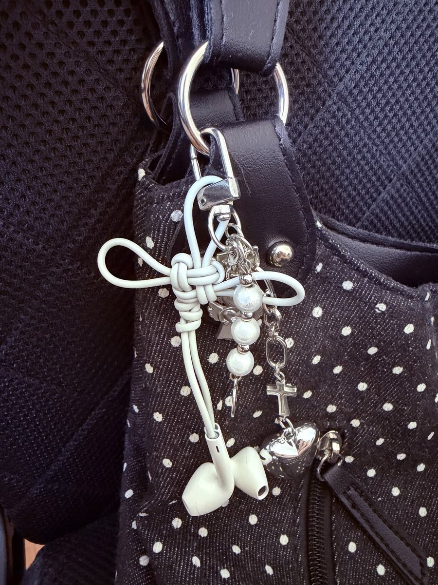 prtygal777's tweet photo. Luck knot earphones https://t.co/8MbT9RjuVr