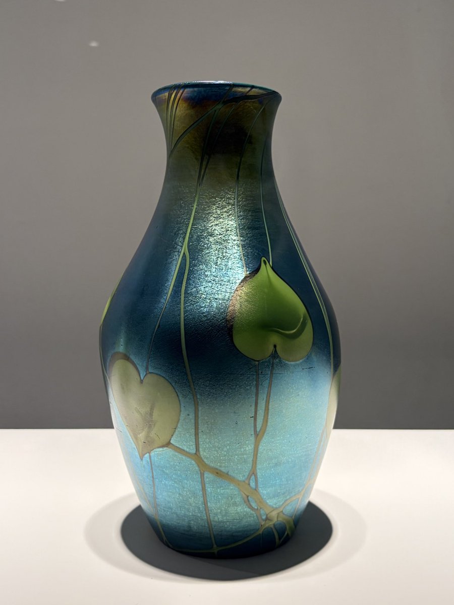 CalmLanguagesLb's tweet photo. Sometimes, calm is simply standing still
and looking at something beautiful.

A quiet moment with art. ✨

#MorningCalm #ArtAndCalm #QuietMoments #GlassArt #ArtInJapan https://t.co/6xir53tjFL