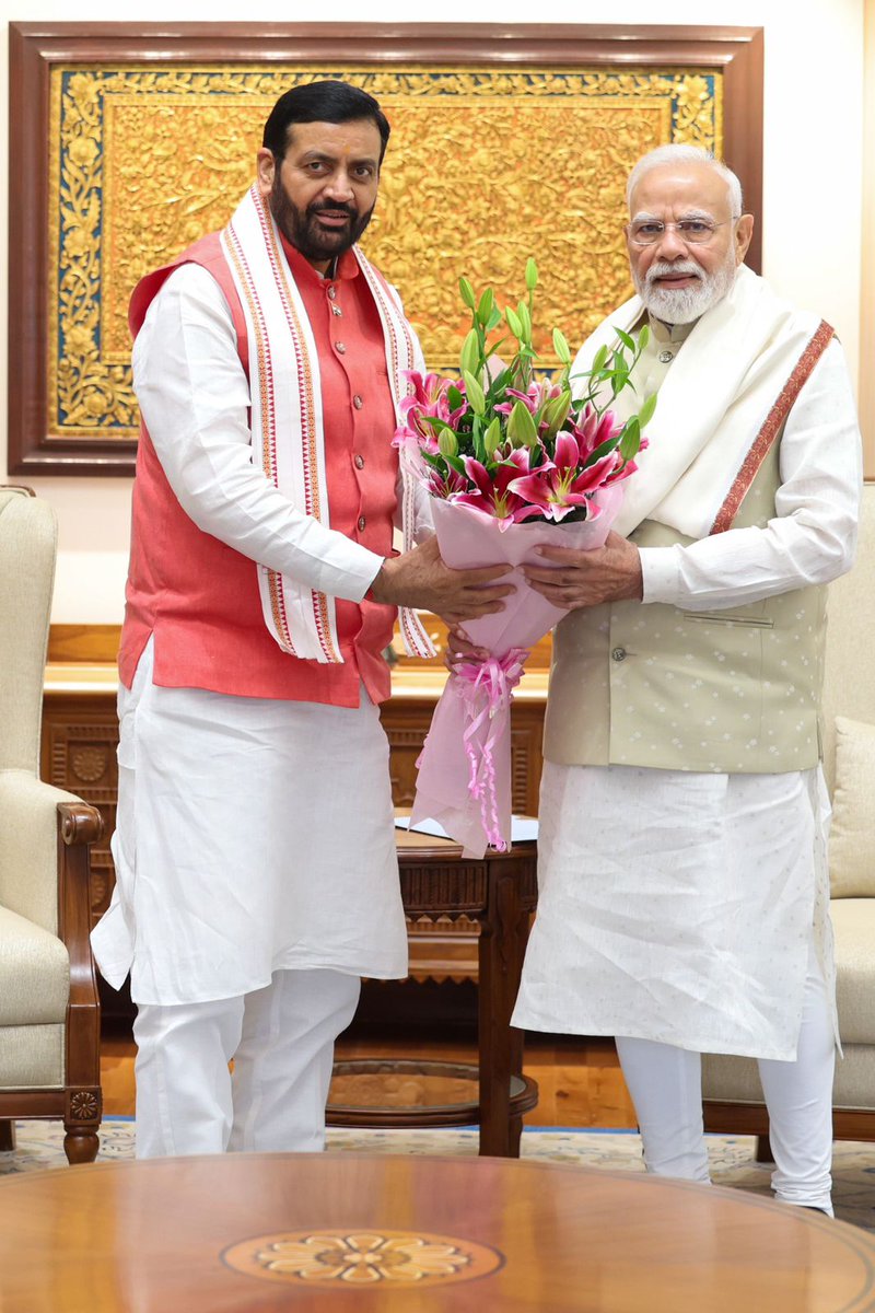 DiprHaryana's tweet photo. मुख्यमंत्री श्री @NayabSainiBJP ने आज नई दिल्ली में प्रधानमंत्री श्री @narendramodi से मुलाकात की। इस दौरान मुख्यमंत्री ने प्रधानमंत्री से हरियाणा से जुड़े विभिन्न विकासात्मक एवं समसामयिक विषयों पर चर्चा की।

#Haryana #DIPRHaryana #HaryanaCM #NayabSinghSaini https://t.co/ATQVCbCECn