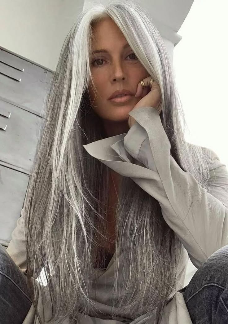 Hania16836's tweet photo. Is my age a problem?  
I’m 64, born in 1962. https://t.co/nYGIgQrhOv
