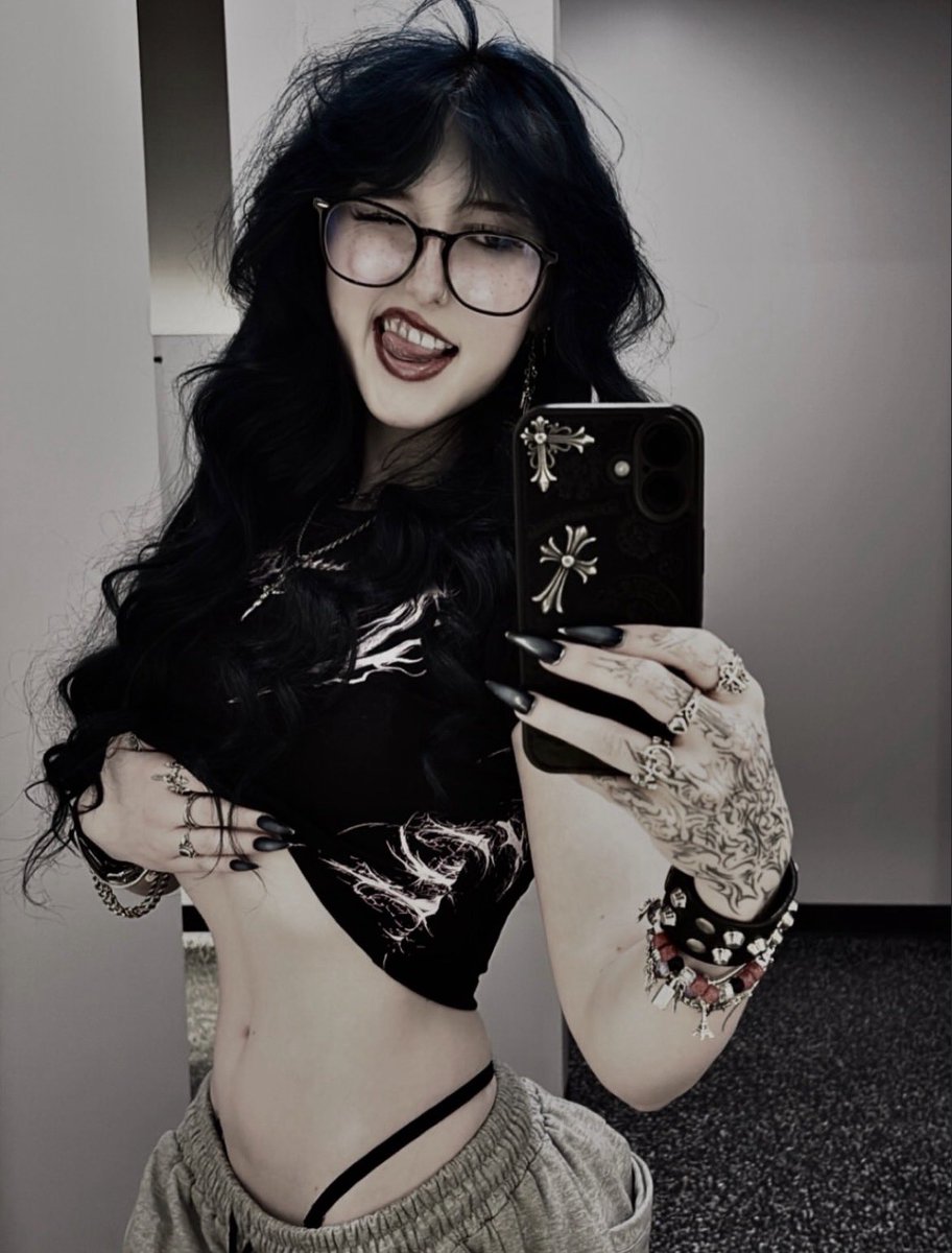ghscott209's tweet photo. Sexy white girl with an insane body 
#pawg #whitegirl #sexy #ass #goth #gymgirl #slut #whore #chudai #wataa https://t.co/50n072epnm