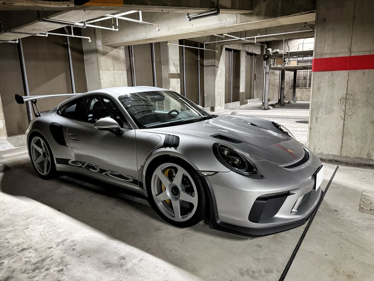 1111kyb's tweet photo. 991.2 GT3RS GTシルバー
高すぎだろ！買えんわ！と後悔する前に🙂

やはり後期は完成されすぎてます。 https://t.co/ZamFODBpcw