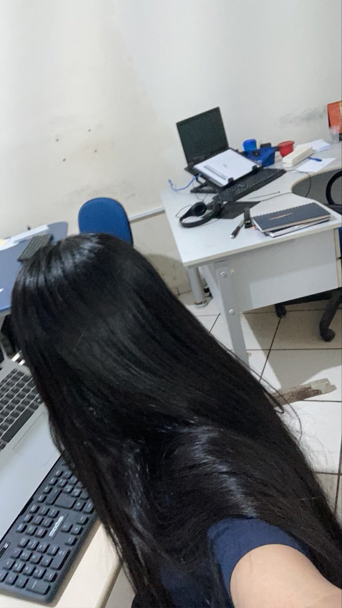 bialores's tweet photo. minha crina está sedosa (cabelo oleoso) https://t.co/ljcLmb433F