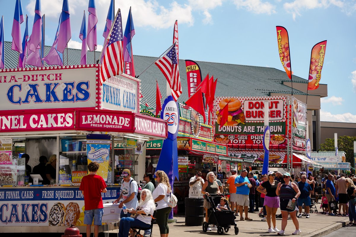 kystatefair's tweet photo. One week of the Kentucky State Fair 😍 https://t.co/EoWkWIifiu