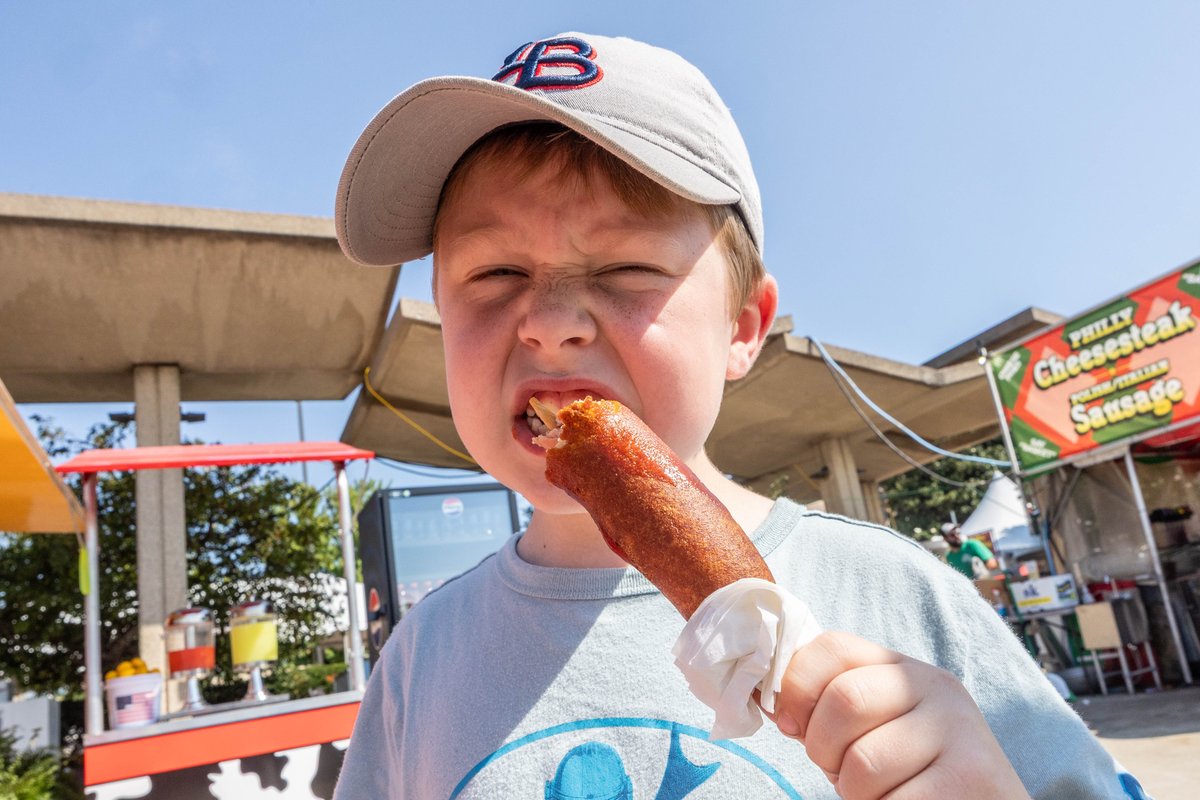 kystatefair's tweet photo. One week of the Kentucky State Fair 😍 https://t.co/EoWkWIifiu