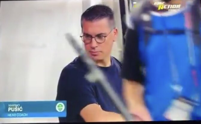 alshaiki1's tweet photo. - المخرج المبدع يشد المشاهد ويبهره بنقل جماليات الملعب والمدرج ويمنحه متعة المشاهدة قبل بدء المباراة 
- والمخرج التافه يغث المشاهد ويعكر مزاجه بالخروج عن المباراة والتفرغ لنقل التعصب والعفن 
#الاهلي_أوكلاند https://t.co/ZPojNbjOmL