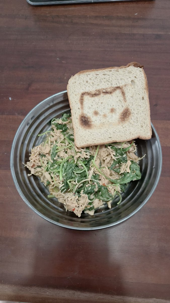 kixmellowdy's tweet photo. ☆3.30pm 
༝ pulled hot chilli chicken ᛝ removed the oil ᛝ with spinach 
༝ slice of wholemeal toast 
༝ strawberry popsicle

200cals ᛝ 6cals ᛝ 89cals

˚˖𓍢ִ໋❀ do you guys like my cat toast ₍^. .^₎⟆ https://t.co/Lp1LYdfa3w