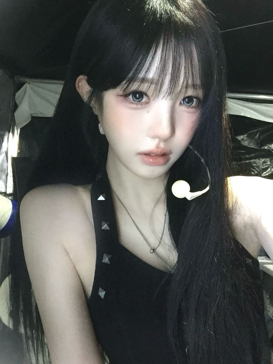 pupzei's tweet photo. 260827 코스모��� #김채원 https://t.co/cVk7BKDbo3