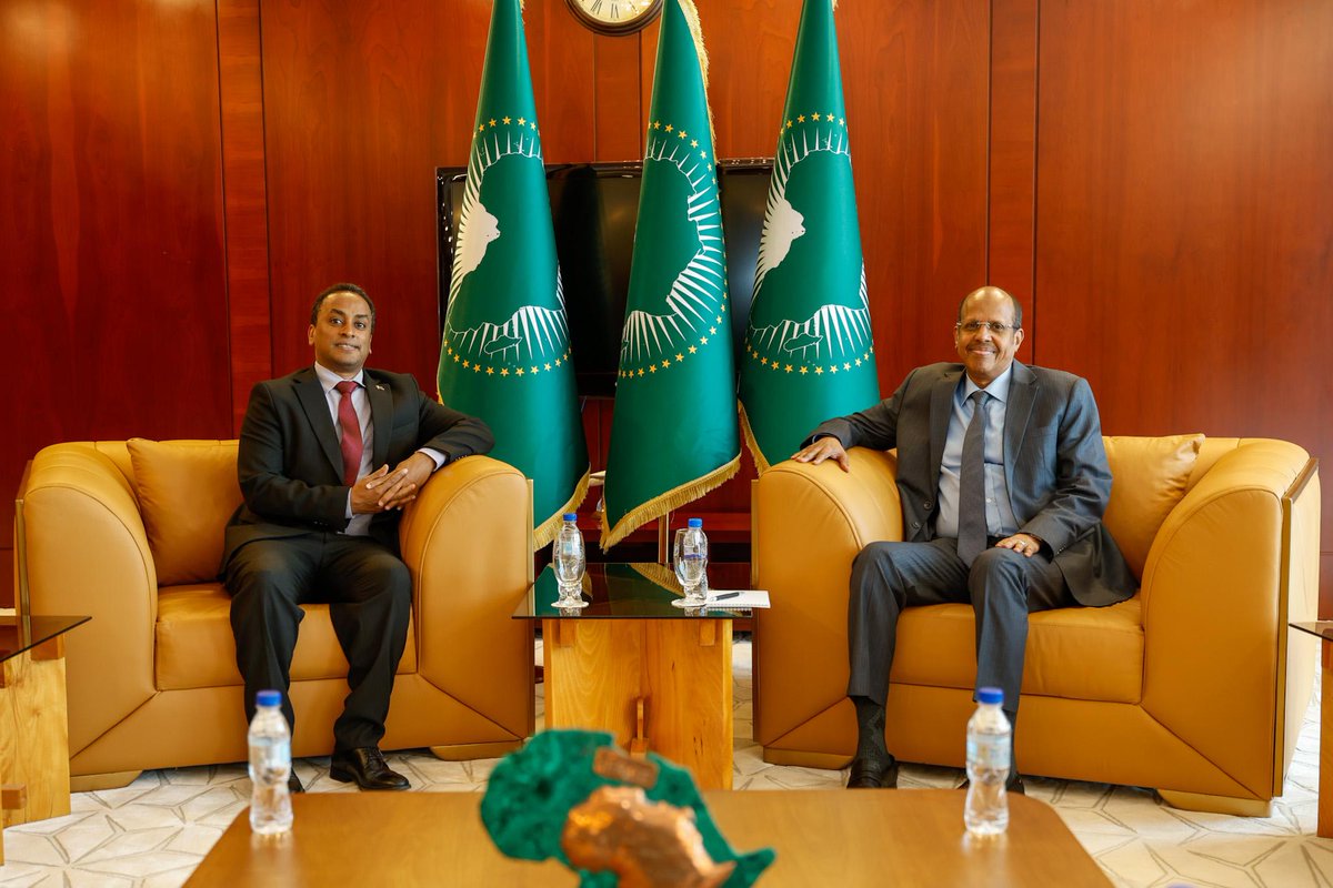 _AfricanUnion's tweet photo. The Chairperson of the African Union (AU) Commission, H.E. Mahmoud Ali Youssouf, @ymahmoudali this afternoon met with H.E. Mr. Biniam Berhe, Chargé d’Affaires of the Embassy of the State of #Eritrea to Ethiopia and Permanent Representative to the AU.

The meeting provided an opportunity for an exchange on matters concerning the AU and its priorities, including the outcome of the 49th AU Executive Council, & also the preparations for the upcoming 21st Extraordinary Session of the Assembly of Heads of State & Government of the AU in Luanda.

Read @ https://t.co/62tdy4MkPj