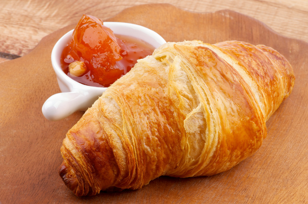 alori092473's tweet photo. Just had the most buttery, flaky croissant at the tiny corner bakery on 5th St! Freshly baked this morning—total food glowup from their old sad pastries https://t.co/qcJVYaPZE8