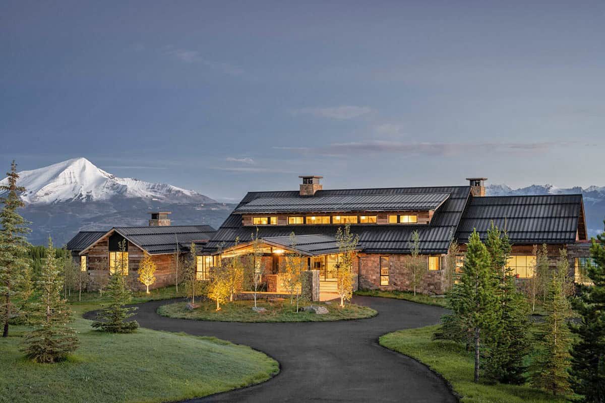 OneKindesign's tweet photo. This modern rustic ski house has picturesque views of Montana's snowy peaks
https://t.co/LkwVbGCT7G https://t.co/Xvbyf7YqTG