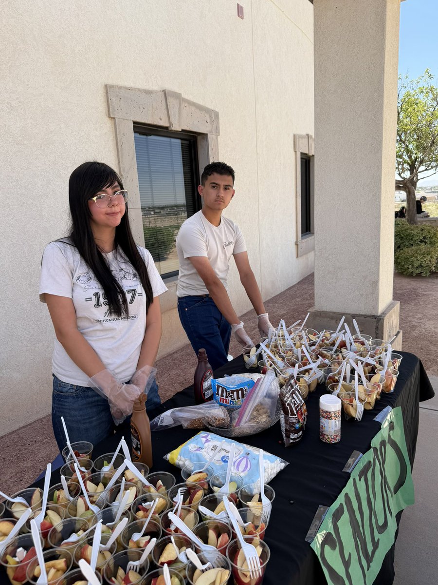 MECollege_HS's tweet photo. Celebrating Excellence—the MECHS way! 🍎

Earlier this week, we handed out apple treats to our students and faculty to celebrate another A Rating! 🅰️🎉 🐦‍🔥 #FirstandBest #PhoenixFamily #TeamSISD @missionechs https://t.co/55e7Fxx1CY