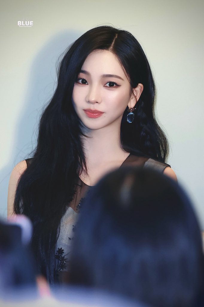blue_karina_'s tweet photo. 260827 prada

#KarinaxPrada
#카리나 #Karina
#에스파 #aespa https://t.co/UfCMKe1Gi3