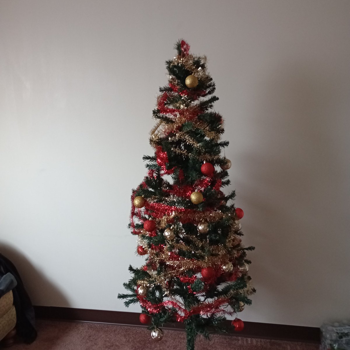 roper3197's tweet photo. I am reporting this photos of my Christmas tree 🎄🎄🎄 this is my baby right here I may put it up before Thanksgiving or the Saturday after Thanksgiving mmm 🤔 
Just thinking 🤔🤔 https://t.co/musk02DV94
