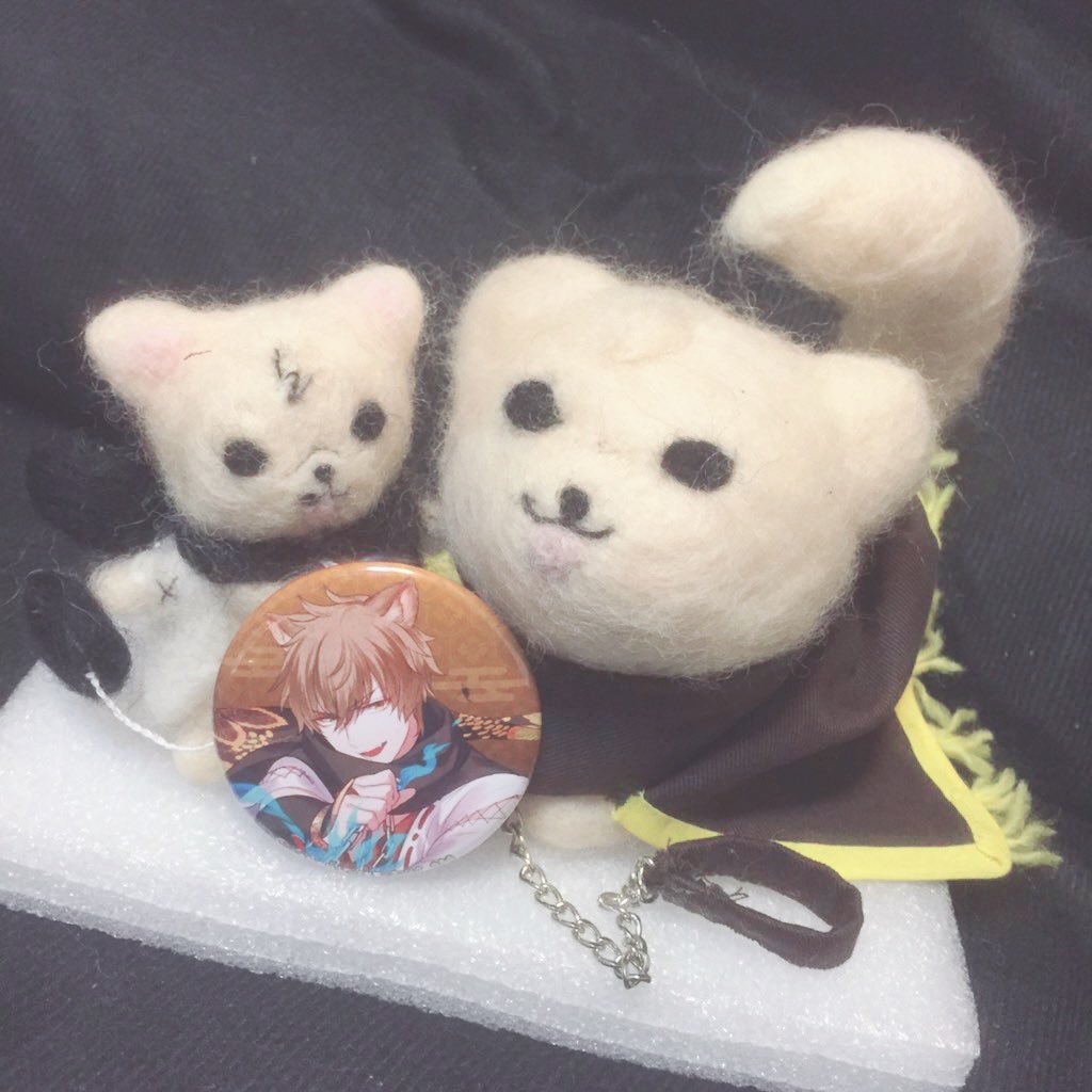 y2r11ky's tweet photo. ←最初に作った羊毛フェルト　→その後に頑張ったやつ https://t.co/iOPvQA27Lj