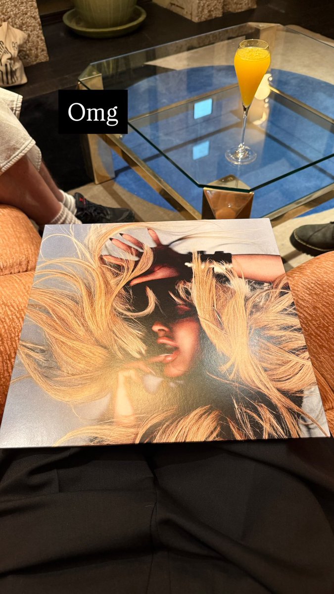 archivegoulding's tweet photo. ellie with the physical vinyl of her upcoming album ‘i know too much’ 🥹🤍 https://t.co/6ba5jURBrb