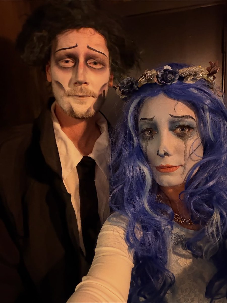 arndtclaudio's tweet photo. Halloween à NY 🤗
On a tout donné pour reproduire la photo 7 😅.Dylan est trop choux , il a vraiment joué le jeu (2h de make up +
file interminable pour acheter les outfits) 🥰❤️
Pour une première c’est plutôt réussi (et dans le thème 💍 💒😍), vous en pen... https://t.co/SpqWAbnqUh