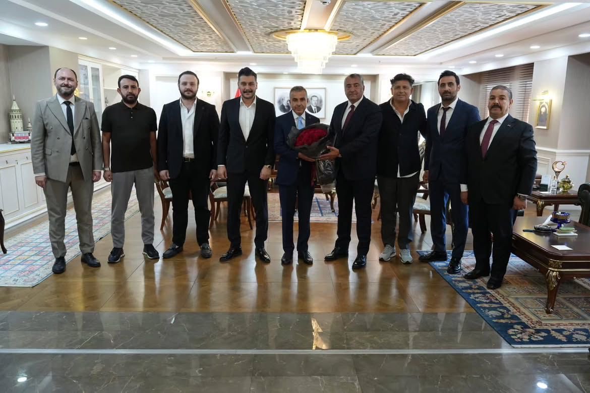 galataspork's tweet photo. Başkanımız Süleyman Erdemir, Başkan Vekilimiz Emin Selim Akgül, Asbaşkanımız Mustafa Yazıcı, Futbol Şube Sorumlumuz Caner Çebi ve Yönetim Kurulu Üyelerimiz, Beyoğlu Kaymakamı Sayın A. Atakan Atasoy’u makamında ziyaret etti. https://t.co/c2BY2gsfBd