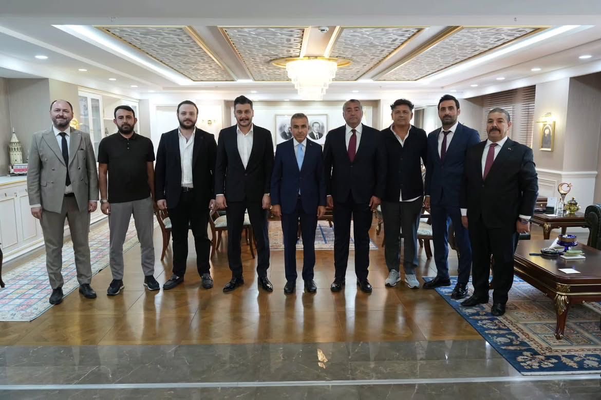 galataspork's tweet photo. Başkanımız Süleyman Erdemir, Başkan Vekilimiz Emin Selim Akgül, Asbaşkanımız Mustafa Yazıcı, Futbol Şube Sorumlumuz Caner Çebi ve Yönetim Kurulu Üyelerimiz, Beyoğlu Kaymakamı Sayın A. Atakan Atasoy’u makamında ziyaret etti. https://t.co/c2BY2gsfBd