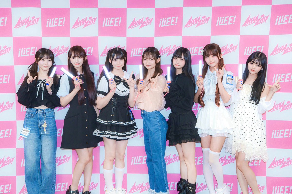 calresofficial's tweet photo. iLiFE!さん Kアリーナ横浜ワンマンライブ『MEGALiFE!』を見学させていただきました🎤

Kアリーナ全体を幸せにできるパフォーマンスが本当に素敵で、会場全体に伝わる熱量に刺激をたくさん頂きました！
肌で感じたこの感動をCAL&RESも作っていけるように頑張りたいです✨
素敵なステージを見学させていただき本当にありがとうございました！

#Kアリライフ #コーレス