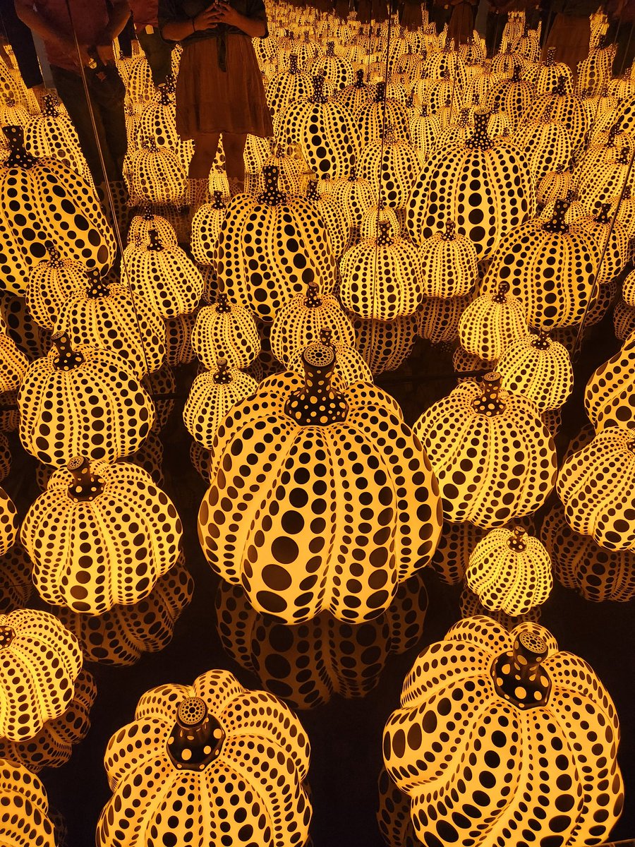 keylpz123's tweet photo. Murió Yayoi Kusama 🥺 https://t.co/vK45Ktv7it