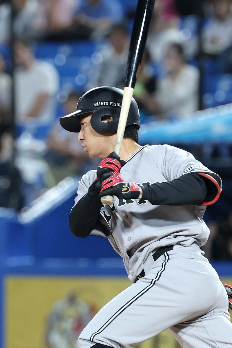 TokyoGiants's tweet photo. 【一軍】巨人 9-2 ヤクルト

初回に #ダルベック 選手の2点本塁打、#鈴木大和 選手のプロ初安打となる2点適時打など、打者一巡の猛攻で6点先制👏
#泉口友汰 選手は4安打1打点の活躍👍
先発の #マタ 投手は7回途中1失点で今季2勝目👍
https://t.co/uKYOerAffW https://t.co/2SicTviFan