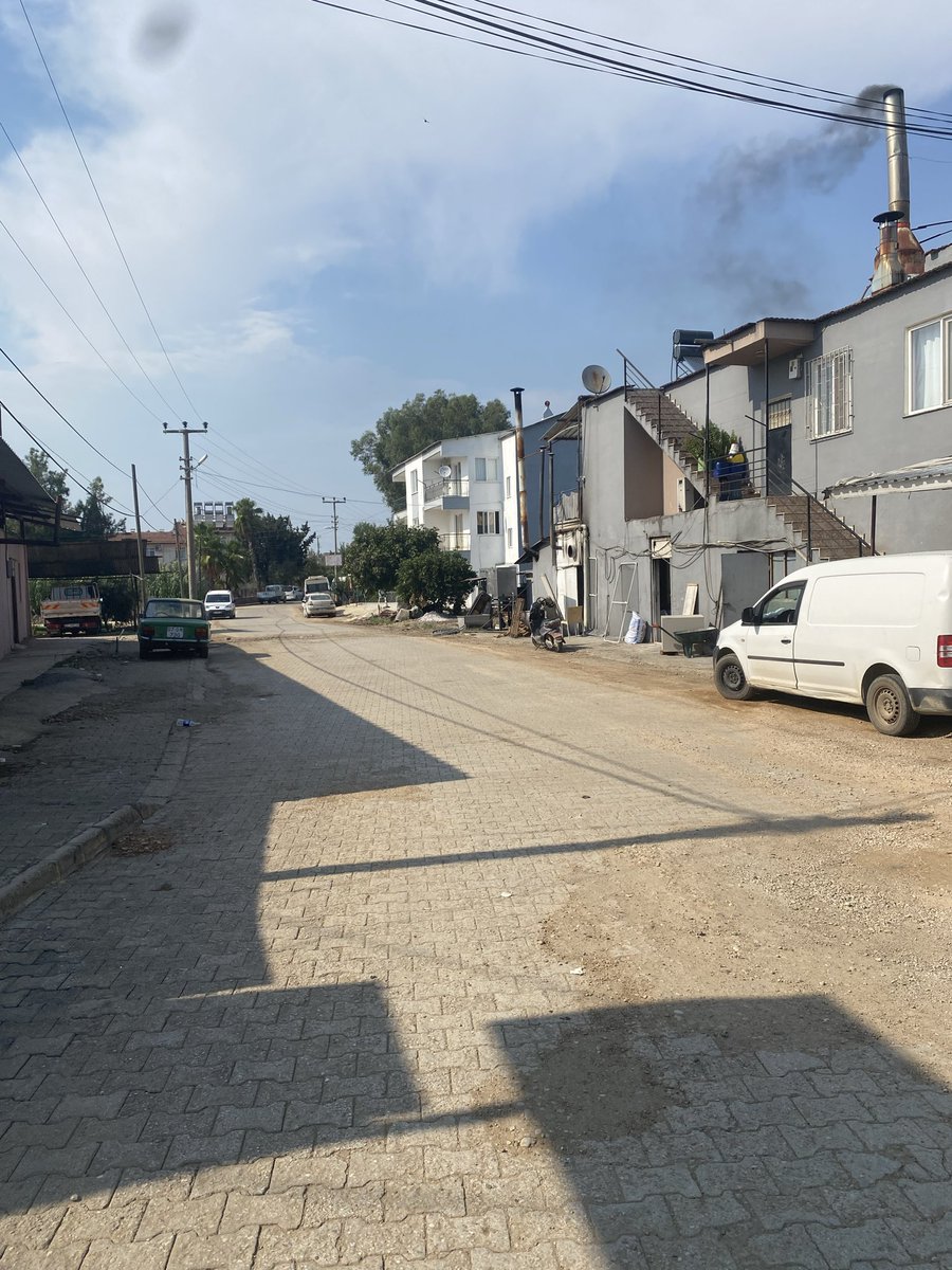 SmokeWeed_TR's tweet photo. Yaklaşık 1 ay önce kazılan ve bu halde bırakılan iş yerimizin önünün asfalt yapılması için defalarca asat 185’i arayıp ihbar etmemize rağmen hâla bir çözüme kavuşturmadık. Sabahları cıvıl cıvıl olan kahvaltı müşterilerimiz tozdan dolayı başka fırınları tercih ediyor. @asatantalyabb @ANTALYABB @AntalyaHakkinda #antalya #serik #belek #kadriye