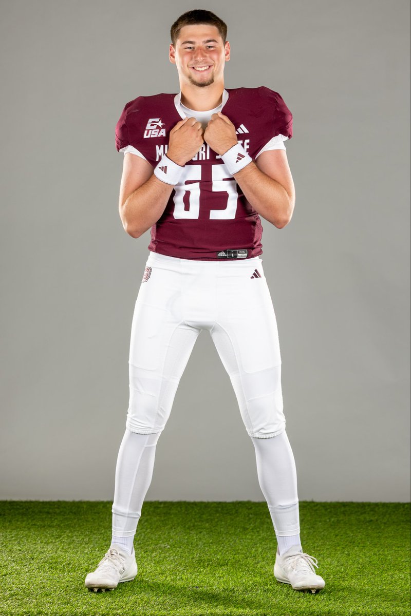 MalakaiLewbg17's tweet photo. Year 1. @SSN_MoState @StewMcDonaldKP @Cash_pomeroy @JPRockMO @DubGFB @GSV_STL @MoStateFootball @STLKickers #gobears #nostatelikemostate #longsnapper https://t.co/JlGWbEFplq