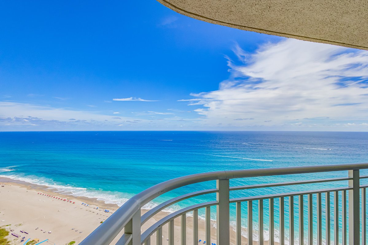 DebbieHawks123's tweet photo. CLOSED | 3000 N Ocean Dr #41F at Tiara on Singer Island for $1,050,000. Strong preparation, realistic expectations, and steady follow-through helped bring this condo transaction together. We appreciate the trust our clients place in us. #ForSale #OceanfrontCondo #BennettTeam https://t.co/5rlmbwI0p5