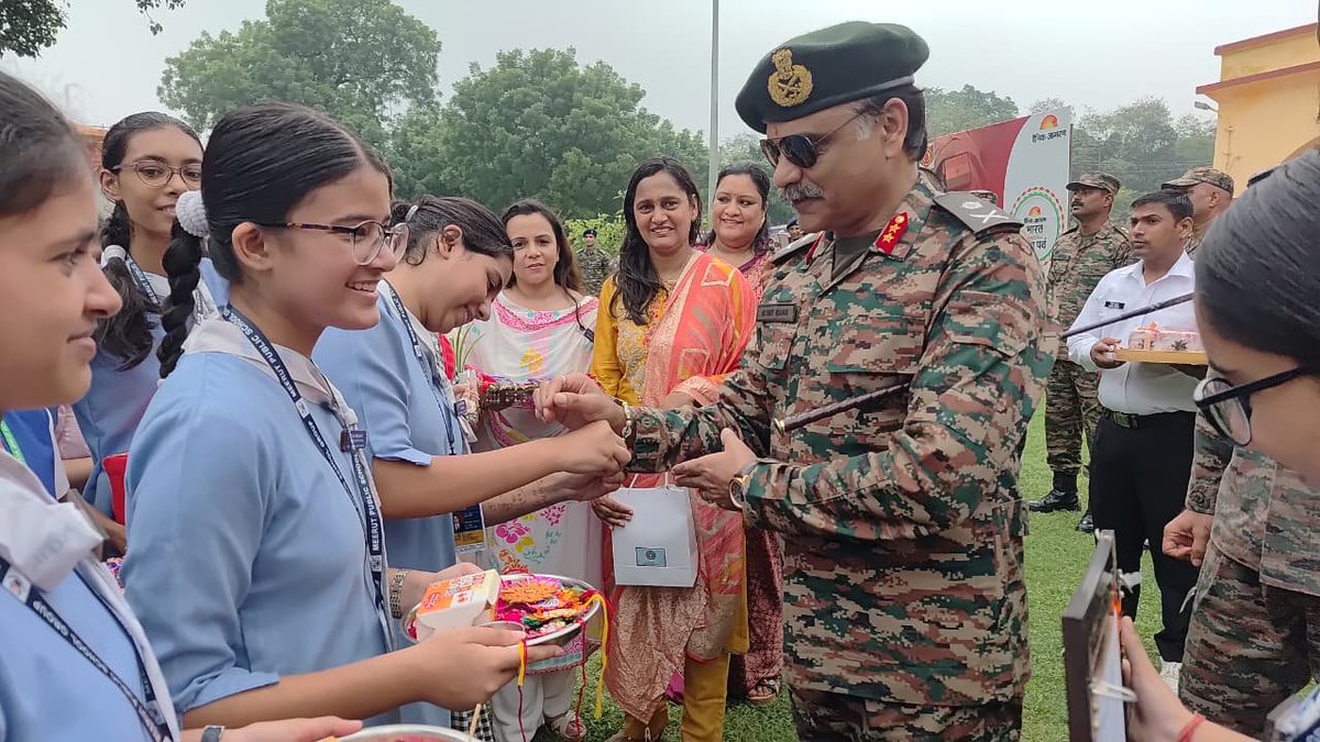 UBArea_IA's tweet photo. *Raksha Bandhan | Bonds of Trust 🇮🇳*

Maj Gen Sumit Rana, GOC #HQPUPSA, interacted with girl students and troops at Abdul Hamid Sainik Institute, Meerut Cantt, during #RakshaBandhan celebrations.

113 girl students from 17 schools, accompanied by 32 teachers, tied Rakhis to the GOC and troops, reaffirming the enduring bond between the Armed Forces and the youth.

The GOC encouraged the young girls to uphold patriotism, protect the environment and embrace responsible citizenship, inspiring them to contribute towards a stronger and greener India.

#IndianArmy
#UttarBharat
#SuryaCommand #ADGPI #PUPSA #RakshaBandhan #AHSI #NationFirst 
@adgpi @panchshulpulse @PRODefDehradun @suryacommand @IbexRadioTarana @radioibextarana @voiceofspiti @voiceofkinnaur  @ProDefLko @SpokespersonMoD @DefMinIndia