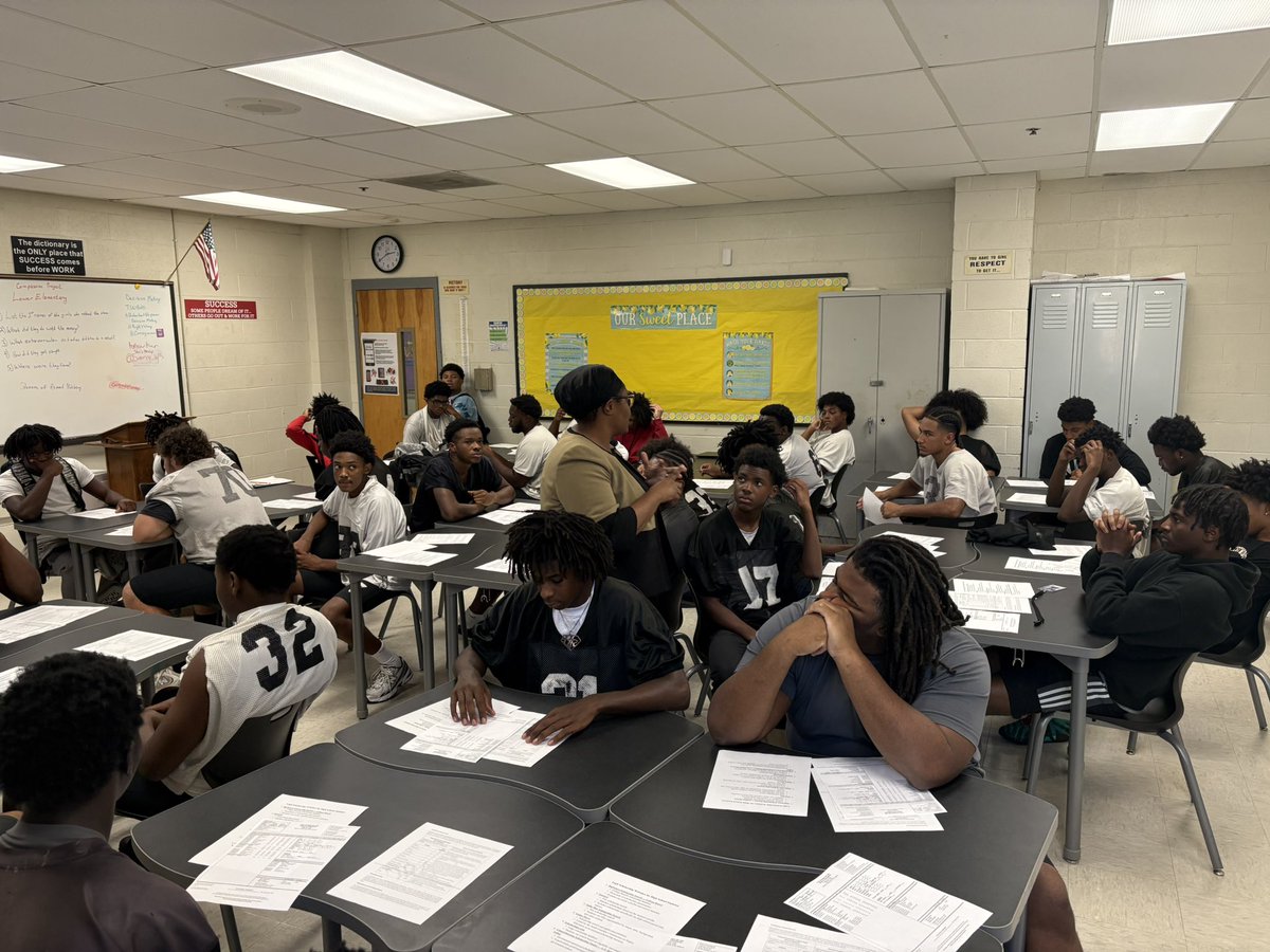 CwoodFootball96's tweet photo. We would like to thank our Guidance Department for hosting our Academic Planning Workshop with our guys. We are all in on building both the Student and the Athlete in each kid. #ShieldsUP #TheKnightWay 🛡️⚔️ https://t.co/stjF9xdwgW