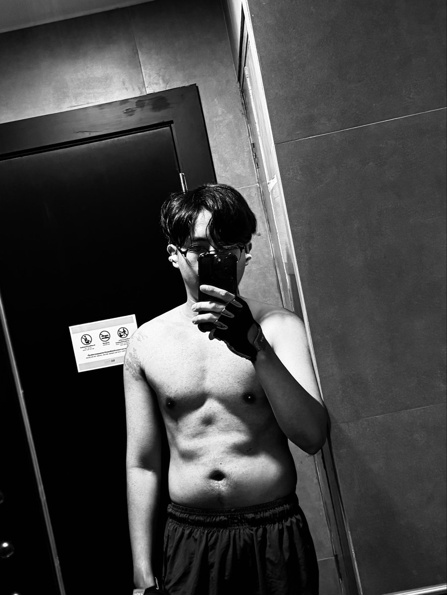 ust_Mi's tweet photo. เอาห่วงยางออกไปที เหนื่อยละ😵 #เรียลทำงาน #skinship #fwbกทม #ลาดพร้าว https://t.co/noGGMQpPqV