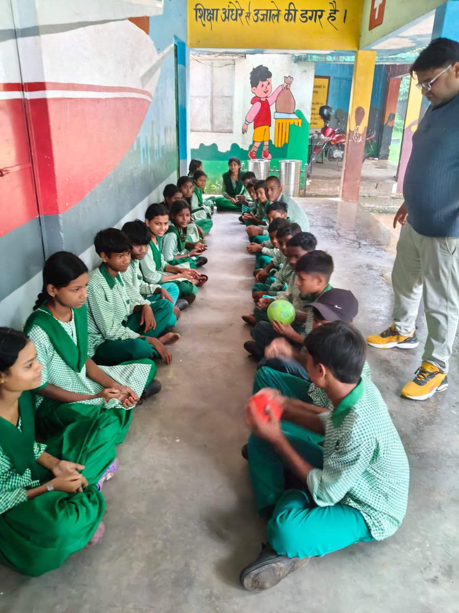 DEOBokaro1's tweet photo. झारखंड शिक्षा परियोजना परिषद, राँची के आह्वान पर राष्ट्रीय खेल दिवस के तीन दिवसीय कार्यक्रम के पहले दिन आज फिटनेस और मनोरंजक खेल में बच्चों के बीच “खेलेगा भारत, जीतेगा भारत” थीम पर कई कार्यक्रम कई कार्यक्रम आयोजित किए गए।

@BokaroDc @prdjharkhand @JepcJharkhand @EduJharkhand https://t.co/6jshpAULHC