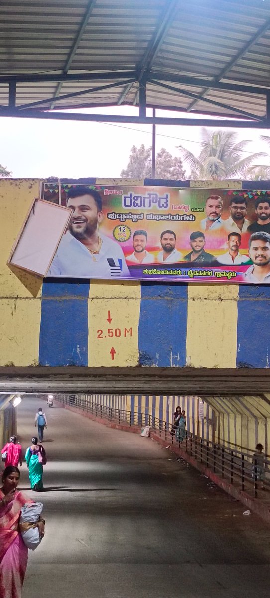 twitgoudar's tweet photo. @GBA_office  @GBAChiefComm   @krishnabgowda 
Accident waiting to happen, these banners would fall one day on some kids/passers by or a vehicle might crash into  someone 
Location RUB next to Orchids Mysore road near Pattanager metro  https://t.co/iVFHf3EEl0 https://t.co/0DS959rw3l