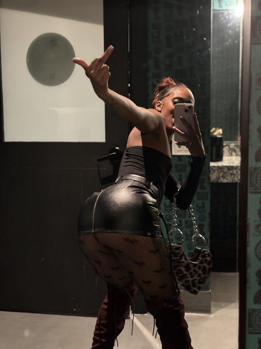 tasteofariesss's tweet photo. last year views of a bad b*tch https://t.co/F7qfQUnFgg