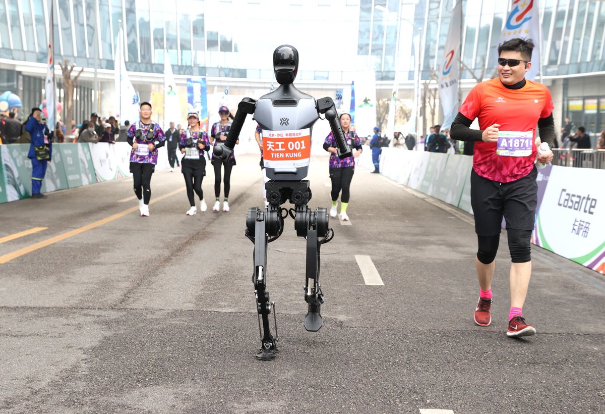 HologrammeLh's tweet photo. No limits, only breakthroughs! Today I crushed my 10k running PR by 2 full minutes—pain is just temporary, but pride is forever. Let’s chase those next wins!， https://t.co/Sm3x6qbc3m