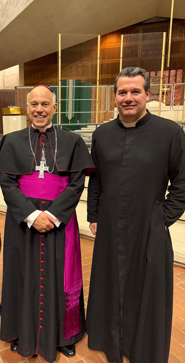 PJavierOR's tweet photo. ¡Feliz fiesta de Santa Mónica!
Nunca, nunca, nunca, hay que perder la confianza en Dios
Quizás no siempre escucha cuando creemos que debe hacerlo, pero nuestra obligación es sembrar y rogar: Él sabe cuándo dará los frutos
Gracias @ArchCordileone por la confianza. https://t.co/pOnx93kH4M