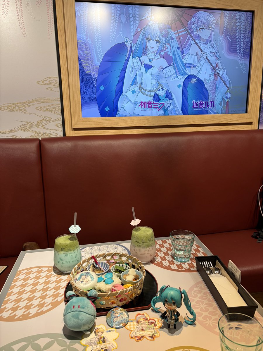 MJAKEM1's tweet photo. 初音的联动cafe https://t.co/1Rzz9Mrg8l