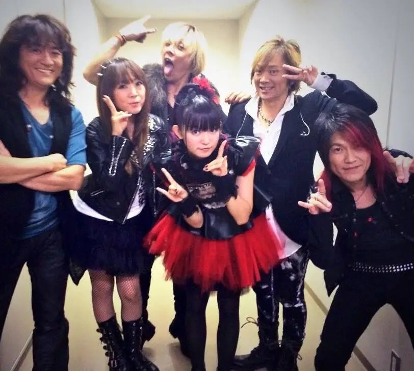 babymetalacervo's tweet photo. Curiosidade de hoje: Sabiam que o BABYMETAL já colaborou com o JAM Project antes?

Em 2013, Su-Metal cantou Cat's Eye, Touch e Yuzurenai Negai na Japan Pop Culture Carnival 2013 juntamente a banda🤘 https://t.co/jz9GoFYdlb
