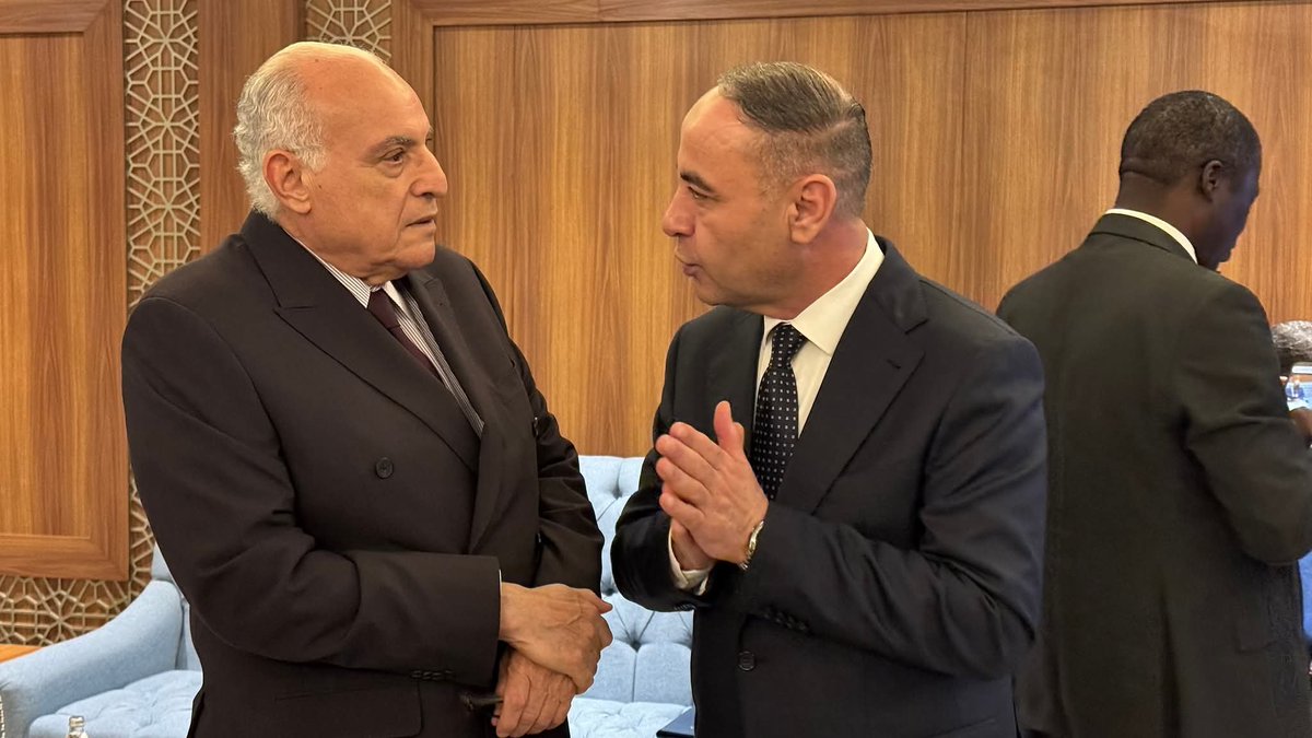 Algeria_MFA's tweet photo. في إطار مشاركته في أشغال الدورة الاستثنائية (23) لمجلس وزراء خارجية الدول الأعضاء في @oicarabic المنعقدة بجدة، أجرى وزير الدولة، السيد @AhmedAttaf_Dz ، محادثات مع السيد الطاهر الباعور، المكلف بتسيير وزارة الخارجية الليبية، تناولت بالخصوص آخر التطورات التي تشهدها الساحة الليبية. https://t.co/LDJmcpMHb4