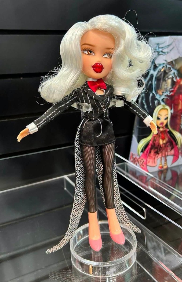 SeeingMount's tweet photo. First look at Bratz The Craft and Monopoly Dolls sent in via @mvnrique https://t.co/9t84tx7UR5