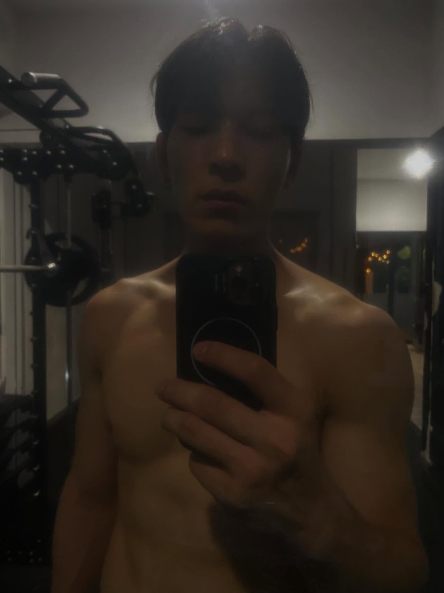 leemistletho's tweet photo. พี่ป๊า พี่เพิล ปาปี๊ มานี่มา 😭😭 มีอีกมั้ยอิจฉาหนูพีค https://t.co/GSpmhQC74Q