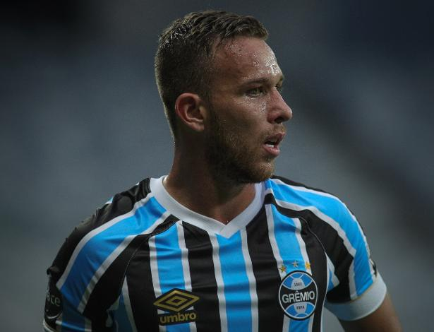 canalantizika's tweet photo. Arthur vai ganhar 1.7 milhão por mês no Santos somando salário e direito de imagem. Valor é superior aos 1.5 milhão que ele negou no Grêmio. Informação do @DougDihl https://t.co/57FZZFLAlF