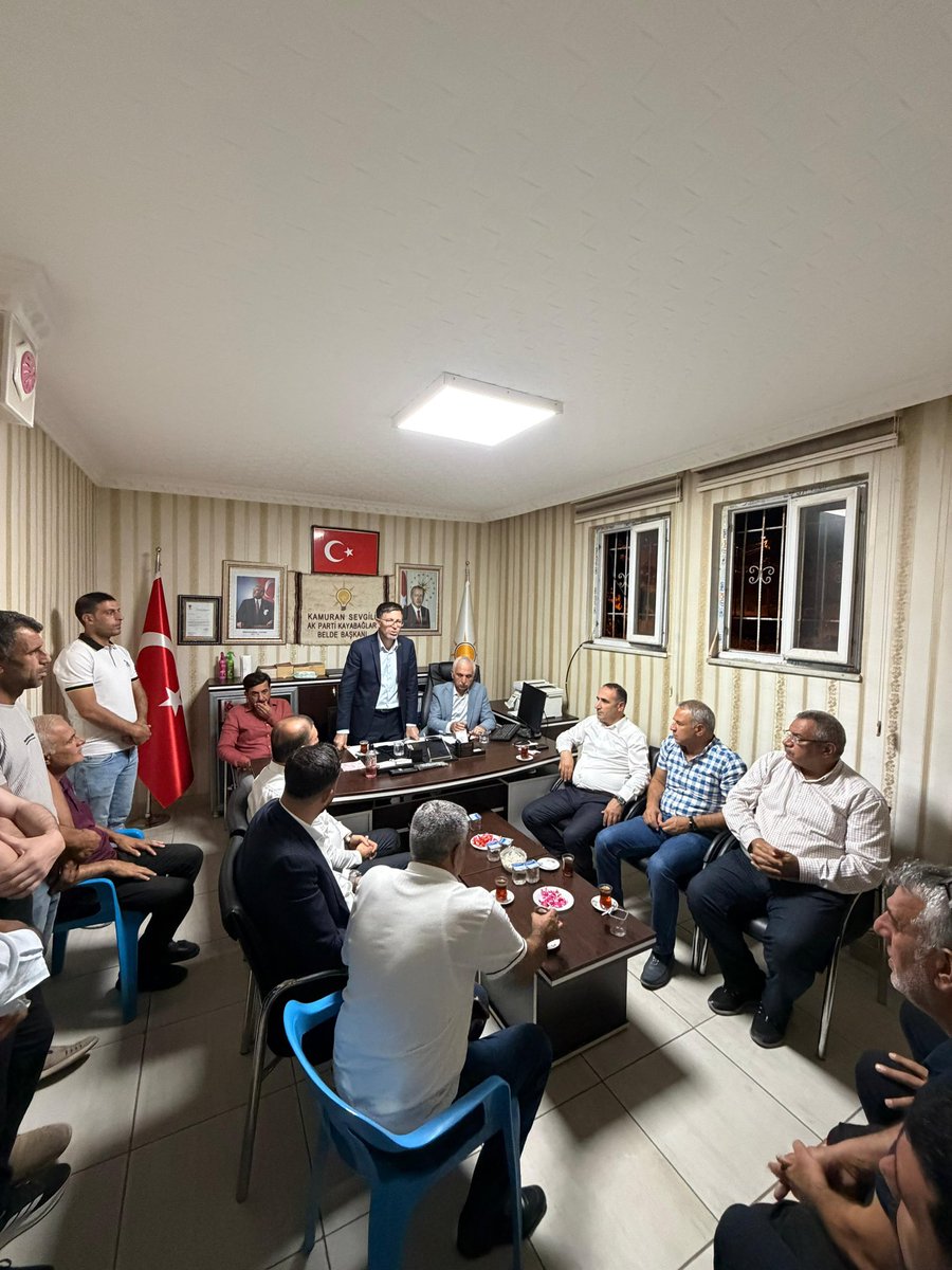 AkPartiSiirt's tweet photo. 📍 Kayabağlar Belde Başkanlığı

Milletvekilimiz Sayın @mervangul56 , İl Başkanımız Sayın @AvHekimGider , İl Gençlik Kolları Başkanımız Sayın @mrtgul34 , Merkez İlçe Başkanımız Sayın @hikmet_ekin56 Kurtalan İlçe Başkanımız Sayın @salihkaratasofficial , Kayabağlar Belediye Başkanımız Sayın Hasan Nas İl Genel Meclis Üyemiz Sayın @hikmetderyalar ve teşkilatımızla birlikte Kayabağlar Belde Başkanımız Sayın @sevgili_kamuran ziyaret ettik.

Belde teşkilatımızla bir araya gelerek çalışmalarımız ve Kayabağlar’ımızın ihtiyaçları üzerine istişarelerde bulunduk.

Nazik ev sahipliği ve samimi sohbeti için Sayın Başkanımıza teşekkür ediyor, birlik ve beraberlik içerisinde çalışmalarımızı kararlılıkla sürdürüyoruz.