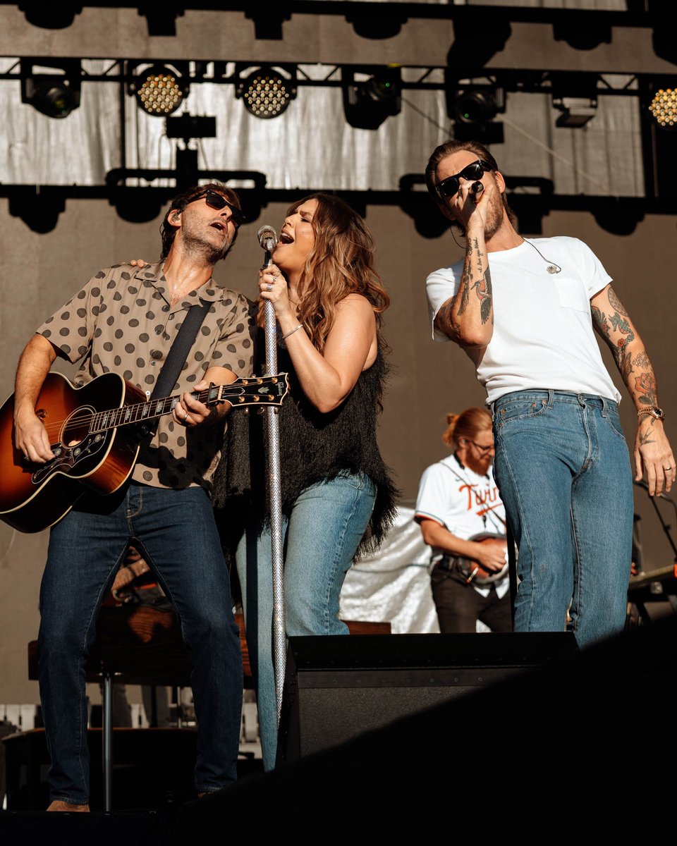 HillaryScottLA's tweet photo. Minneapolis! What a magical evening with you at @TargetFieldEVNT. ✨ This run with @TheTimMcGraw, @thechicks, @49winchester, and Timothy Wayne has been so special. 🖤

📸: Marisa Braden https://t.co/jw2UKbD3Sz