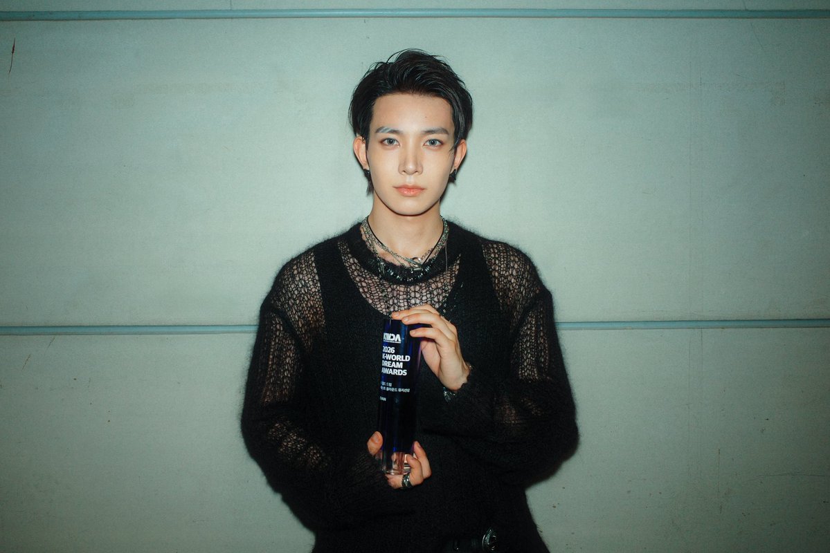 evanfolder's tweet photo. [260827] WEVERSE

EVERs! We've already gone past the first digital single "RIDE OR DIE" and are now already looking forward to the 1st mini album!

Receiving this award today, which holds such a huge meaning for both me and EVERs, has made this a truly deeply meaningful and happy moment, and I just feel an overwhelming sense of gratitude.

To be completely honest, there were many moments during the process of creating the album that weren't easy for me. However, just by imagining myself showing good songs and amazing performances to EVERs, I kept running hard, and now the 1st album is already right around the corner.

This is something EVERs will probably keep hearing from me in the future, but my motto is "Let's bring happiness to many people through music."

With that mindset at the forefront, as I sincerely immersed myself in music, whether my body was exhausted or my mind was struggling, none of that mattered anymore.
If there are moments that make EVERs feel happy, I am ready to do absolutely anything.
While promoting as EVAN, I faced so many different sides of myself. No matter what kind of emotion it was, it became an important moment for me and continuously allowed me to grow even higher. And at the end of it all, EVERs were always there.

When I was temporarily apart from EVER and at a distance where we couldn't even stay in touch, I always firmly believed that you all would be there. With the mindset of doing my absolute best in what I could do, EVER was ultimately there at the end of that journey. I’m so, so relieved.

Needless to say, today's award is not just given to me, but is an award granted to all of us.
I am truly looking forward to the journey ahead. While waiting for the moment when EVERs come before me once again and we look into each other's eyes, I will be working hard to prepare.

I really, really, really... love you❤️

#EVAN #에반 #HEESEUNG #희승