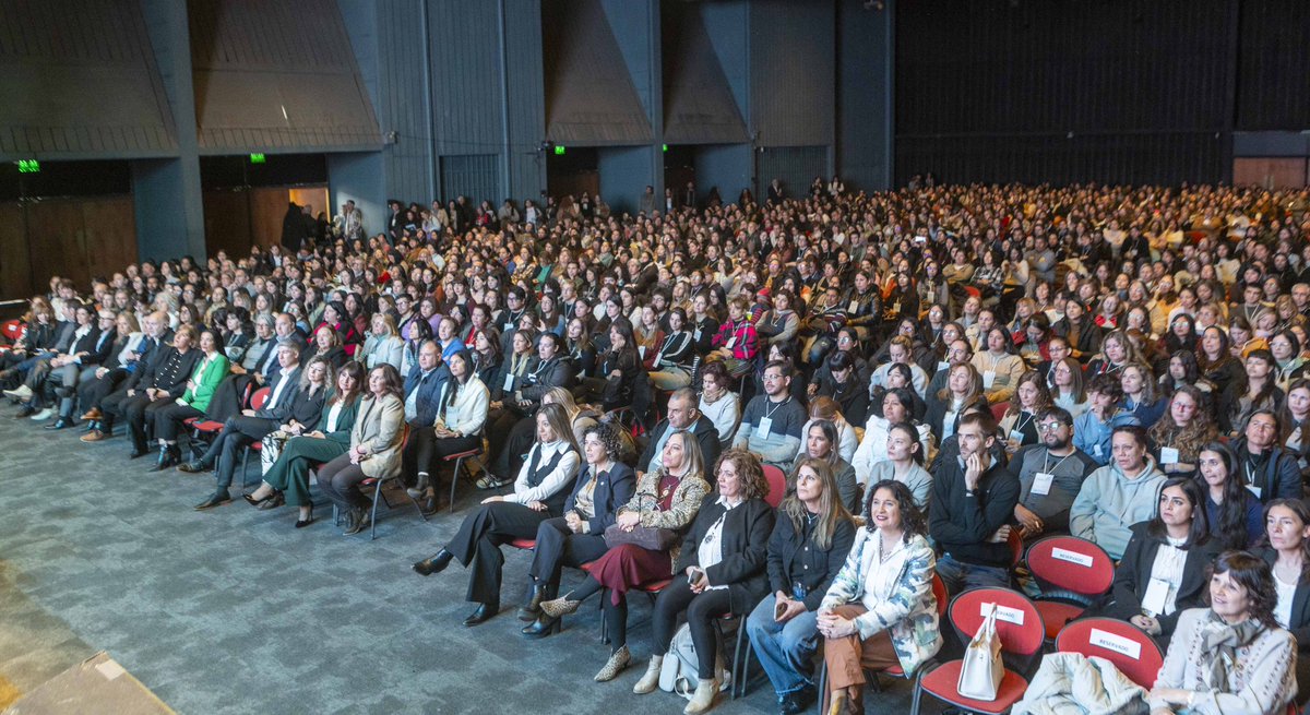 TadeoGZ's tweet photo. Más de 3.000 docentes se reúnen en Mendoza junto a destacados especialistas nacionales e internacionales para repensar cómo enseñamos Matemática y cómo mejorar los aprendizajes.

Este encuentro es parte de un trabajo que venimos desarrollando en la provincia a través del Plan Estratégico de Alfabetización Matemática, con formación docente, nuevas metodologías y tecnología aplicada con sentido.

Mejorar los aprendizajes requiere formación, evidencia y nuevas herramientas. Queremos que nuestros estudiantes tengan mejores conocimientos para desenvolverse en la vida y también para aprovechar las oportunidades que ofrece el mundo del trabajo. 

#CongresoNacional #Matemática
