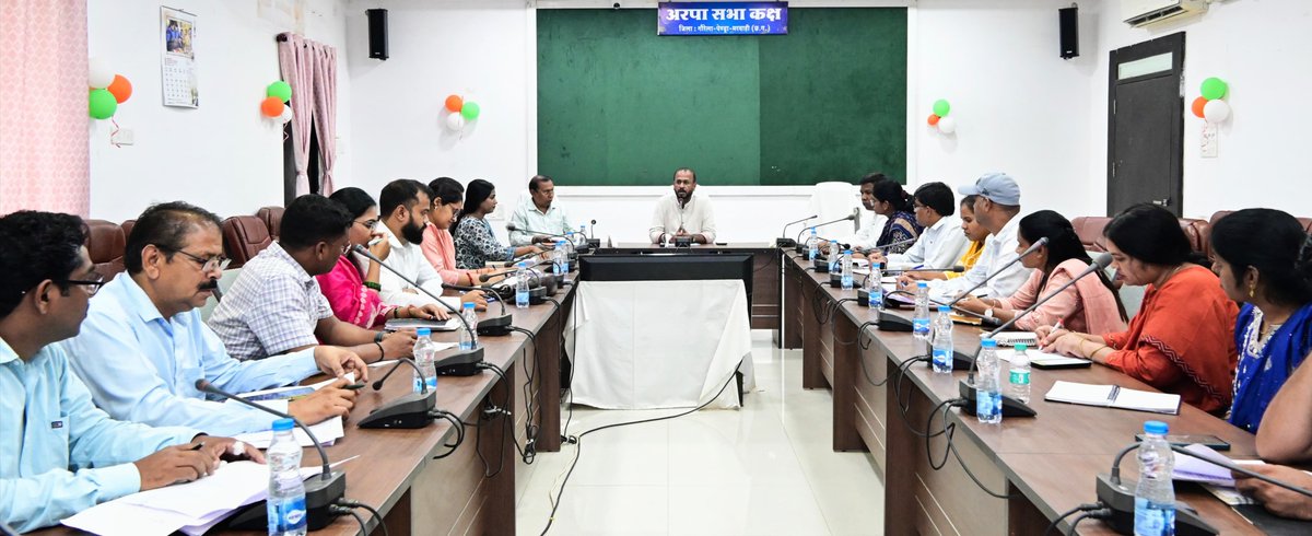 GPM_DIST_CG's tweet photo. कलेक्टर ने की राजस्व विभाग के कार्यों की समीक्षा
नक्शा बटांकन के कार्य में अपेक्षित प्रगति नहीं लाने वाले पटवारियों को नोटिस जारी करने के निर्देश।
#chhattisgarhcmo
#dprchhattisgarh
#GPM https://t.co/rkCBtEOXEw