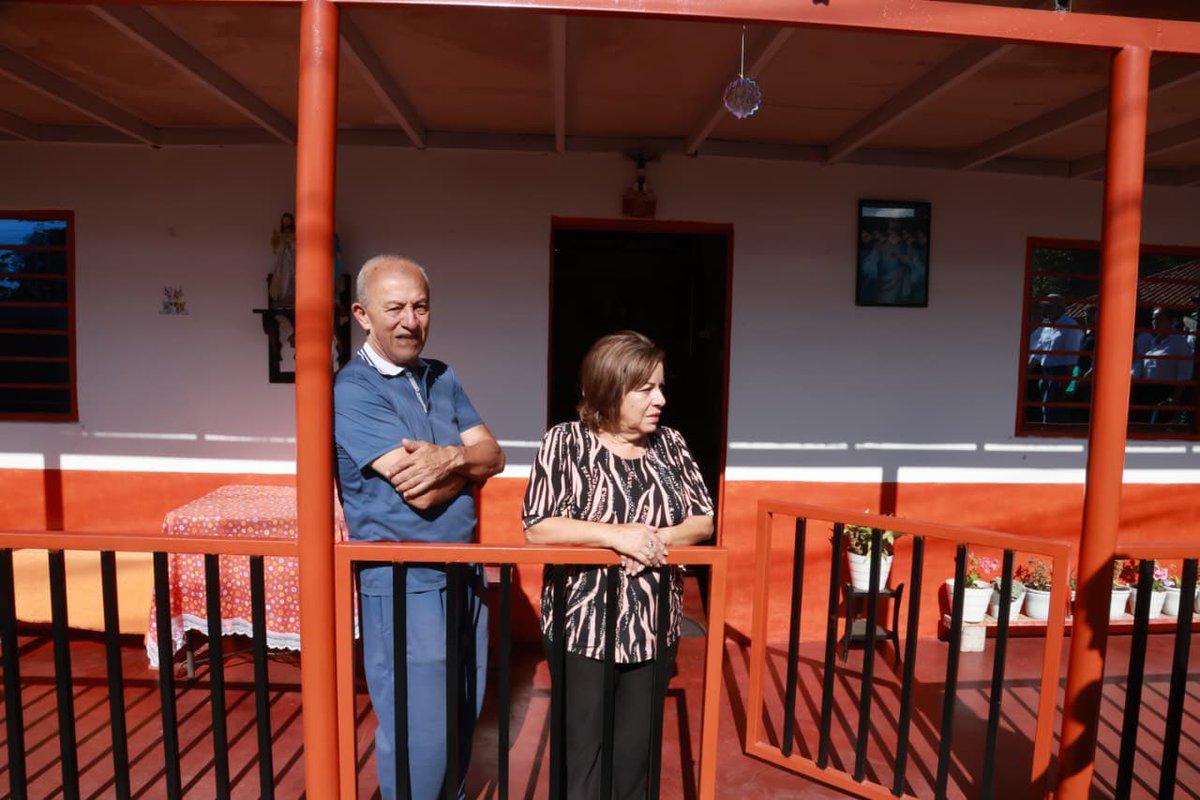 ViceColombia's tweet photo. Por segundo día consecutivo el Vicepresidente @jrestrp acompaña a las familias del departamento de Caldas en el municipio de Neira y su zona rural.

La orden del presidente @ABDELAESPRIELLA es acompañar a los afectados y entregarles soluciones en auxilios de arriendo y vivienda. https://t.co/u6Lg4CRTXx